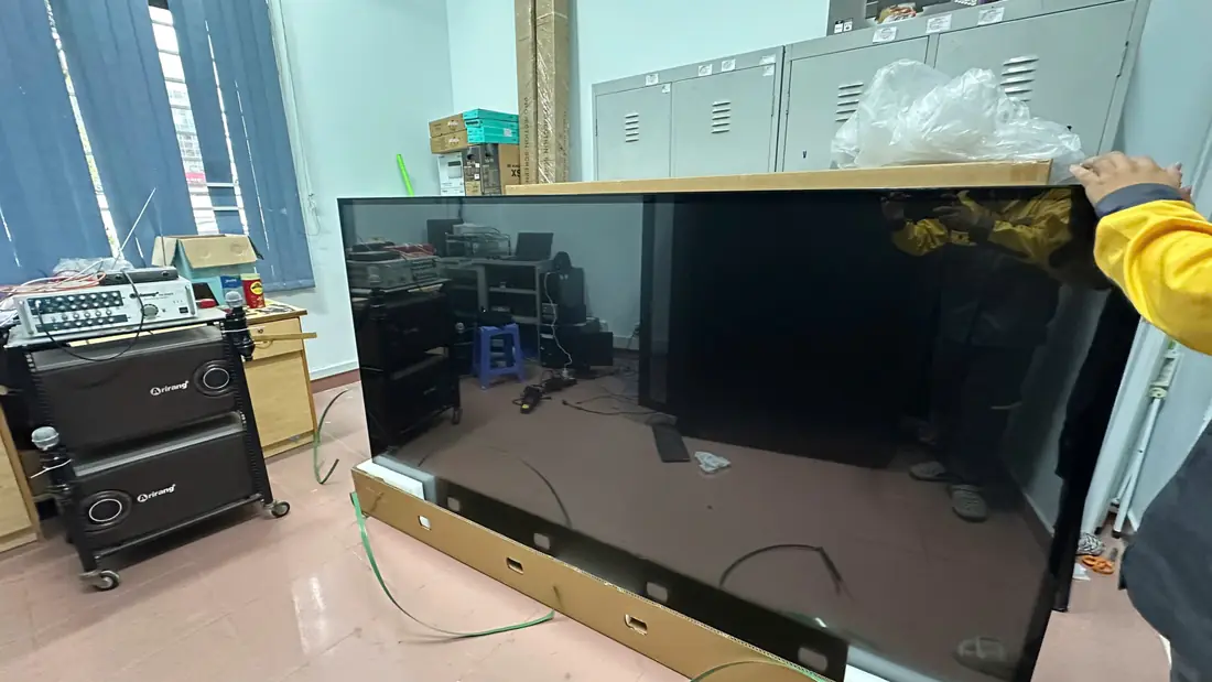 Lắp đặt màn hình tương tác 100 inch — Sở NN&PTNT Đồng Nai