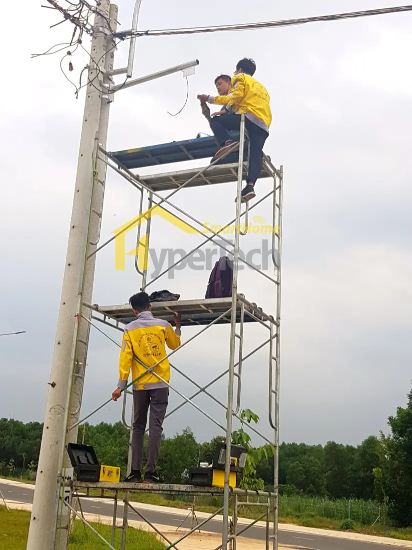 Lắp camera trên cột, có giàn giáo — KDC Lộc An