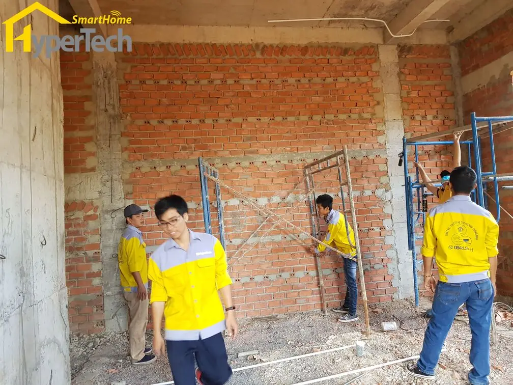 Đi ống, đi dây điện nhẹ từ giai đoạn xây thô — Biệt thự tư nhân