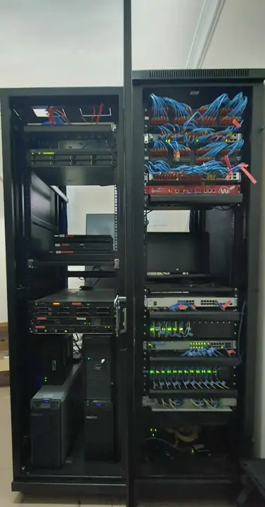 Hạ tầng mạng doanh nghiệp – tủ rack & đi dây chuẩn (Tòa nhà D2D)